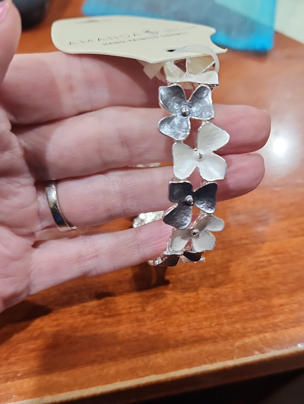 BNWT Amanda Blu Floral Petal Bracelet - White and Silver Women’s Jewelry